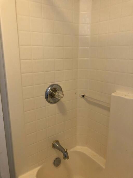 Private 2-Bedroom With Free Parking And Direct Bus To Nyc Manhattan Only 2 Blocks Away Linden Exterior photo