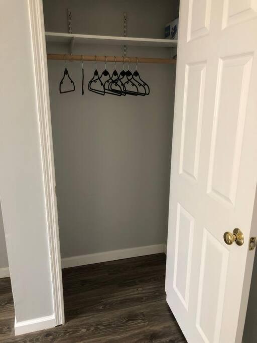 Private 2-Bedroom With Free Parking And Direct Bus To Nyc Manhattan Only 2 Blocks Away Linden Exterior photo